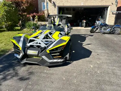1999 Harley Davidson in incredible condition with only 30000 km on it all these stored inside needs...