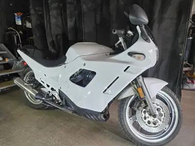 ️ 1992 Suzuki Katana 600 – $2,800 OBO Runs strong ✔️ Brand new battery ✔️ Lowering kit installed ✔️...