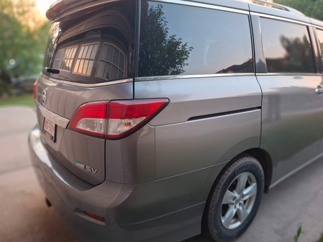 Family van in Cars & Trucks in Calgary - Image 2