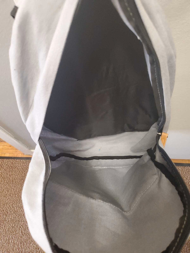 Backpack in Other in Mississauga / Peel Region - Image 4