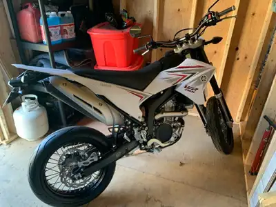 Yamaha WR250X 2010 Moto impeccable Comme neuf et entretenu minutieusement. 29000 km Injection 6 Vite...