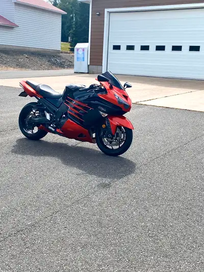 2014 Zx14r orange and black edition. Coffman slip on exhaust, T-Rex frame sliders, ohlins steering d...