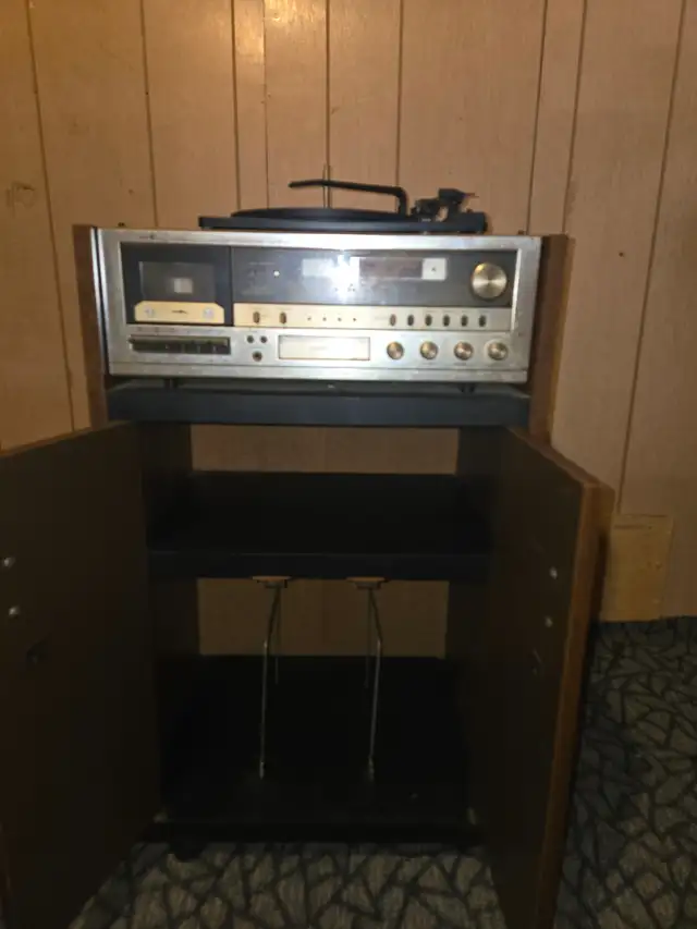Vintage Sears Stereo Combo in Stereo Systems & Home Theatre in Calgary - Image 5