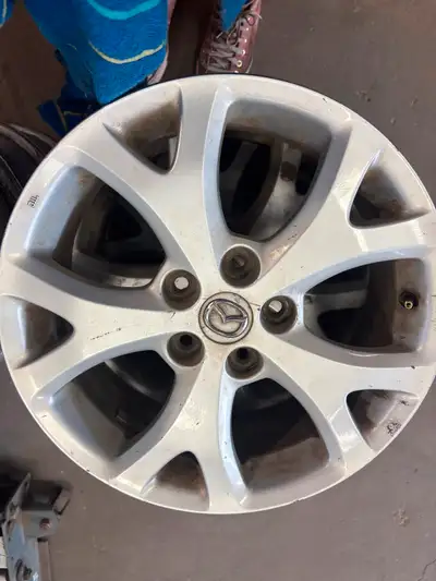 Seulement les mags pour mazda 2 set de mags à vendre 300$ le set Rive sud ville mercier Valerie 514-...