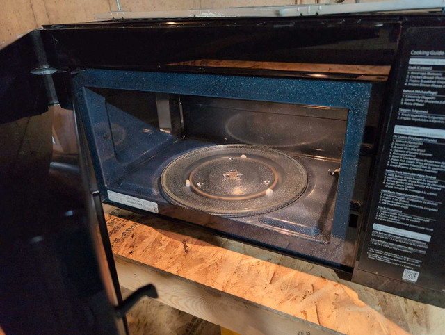 Over the range Microwave 2.1 cubic ft in Microwaves & Cookers in Brantford - Image 3