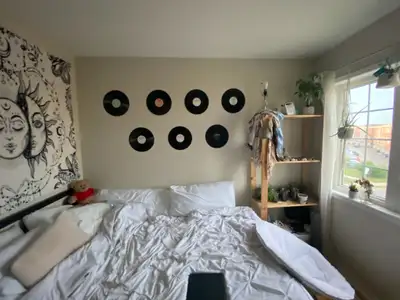 York Univeristy room for rent - Female only - September 1st