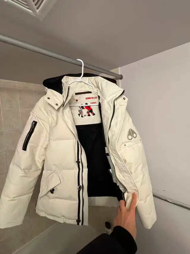 Moose Knuckles down puffer jacket ice in Men's in City of Toronto - Image 8