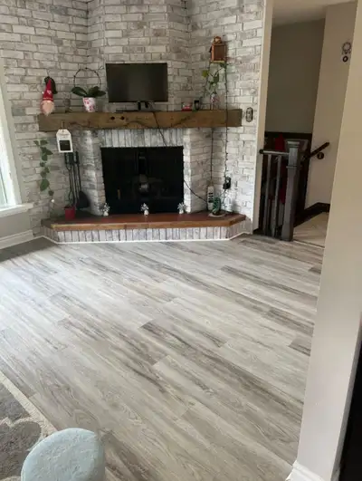 Sharing room on upper floor for GIRLS ONLY. walking distance from Sheridan College, Algoma Universit...