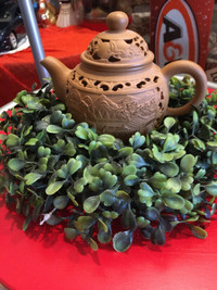 100% Genuine Yixing Teapot/Rattan Tray