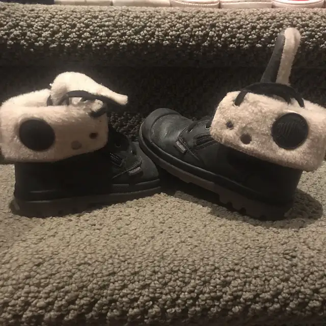 PALLADIUM Boots Child sz 10 in Clothing - 4T in City of Toronto - Image 5