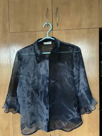 Plusieurs vêtements MEDIUM - 10$ chacun ou 3 pour 25$ - DISPO À, View more