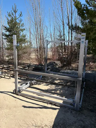 2200lb capacity, 101” wide beam. 6-7’ Vertical lift. adjustable main bunks and removeable side bunks...