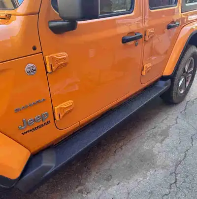 Clean black running boards. Came off a Jeep Wrangler Sahara Unlimited 2021. Has textured surface for...