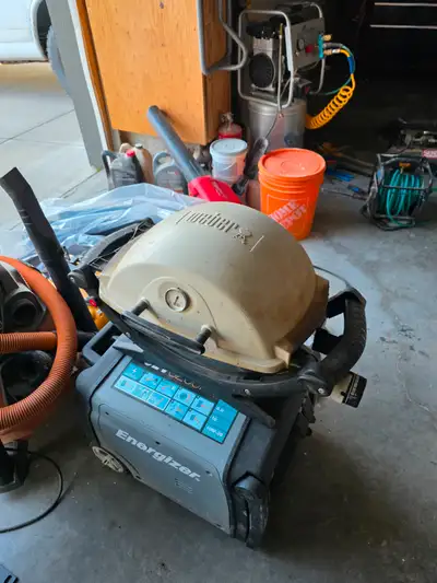 Weber Q 120 BBQ. Great little tail gate BBQ. Missing one side shelf. Grates have a little surface ru...