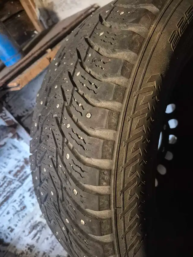 4 Pneus d'hiver à clous Nokian Hakkapeliitta – 225/60R17 in Tires & Rims in Shawinigan - Image 5