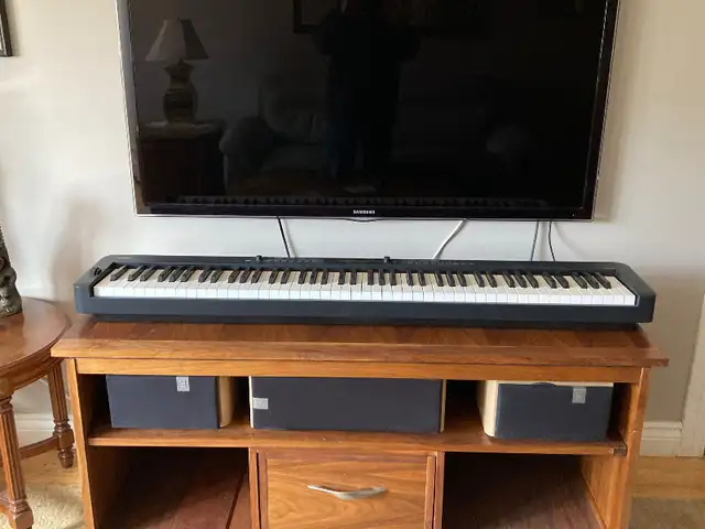 Casio  CDP S-350  Digital Piano  / 88 key in Pianos & Keyboards in City of Montréal - Image 3
