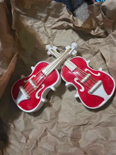 Add a touch of musical charm to your dining table with these used violin-shaped salt and pepper shak...