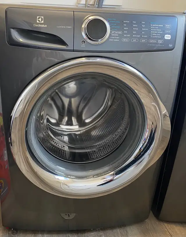Excellent front load Electrolux PerfectSteam Washing Machine in Washers & Dryers in Kitchener / Waterloo - Image 2