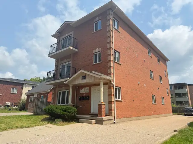 Furnished 5 Bedrooms Suite at University Ave. & King St. for ren
