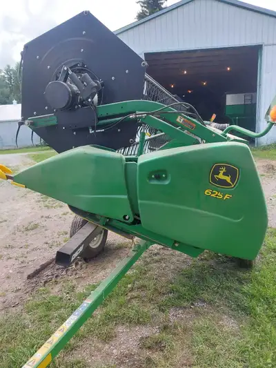 2012 John Deere 625f Hydraflex with crary air reel. Single point hookup. Comes with combine mounted...