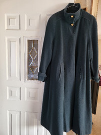 Holt Renfrew Cashmere/Wool coat size 10
