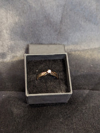 Women's 10K Gold Diamond Solitaire Ring ~Size 7.5