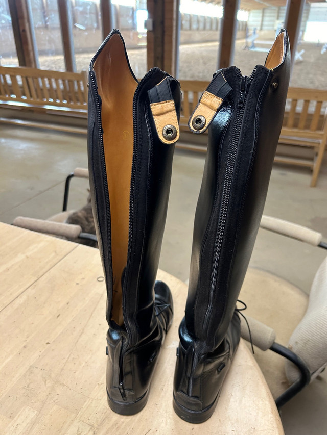 Equi Comfort Boots 9.5 in Equestrian & Livestock Accessories in Leamington - Image 2