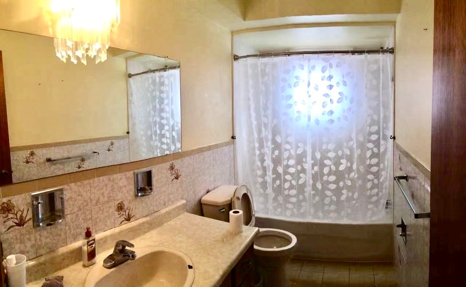 Quiet comfy single room for rent 4