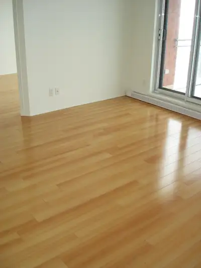 BOÎTE DE PLANCHER FLOTTANT LAMINÉ NEUF, View more