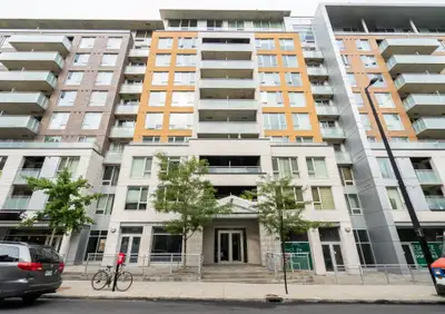 Bright and beautiful 2 bedroom condo (corner unit) for rent in the heart of downtown Montreal - supe...