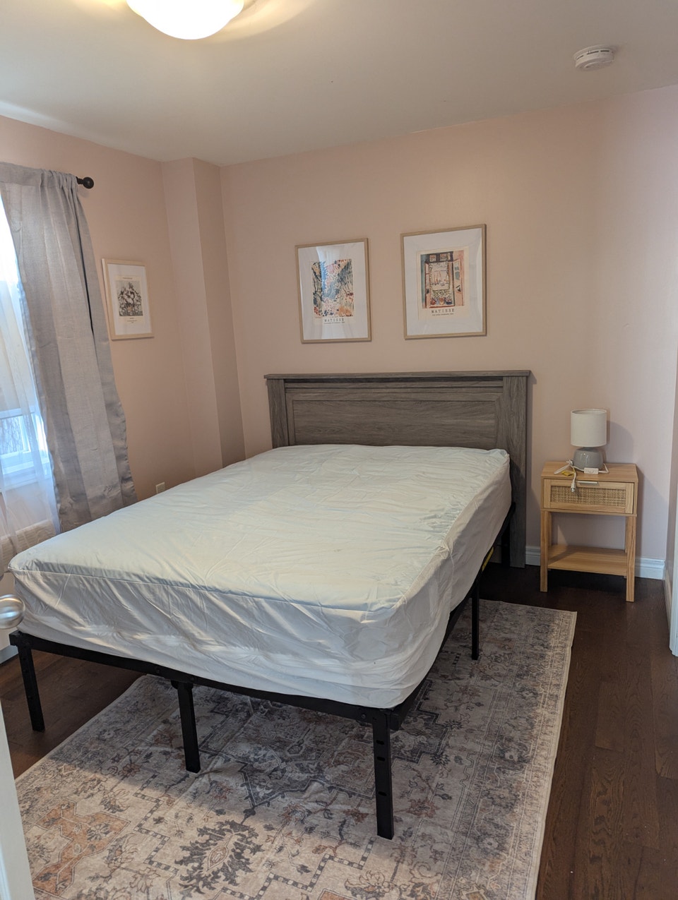 Cozy 1 bed all inclusive furnished downtown with parking 5