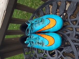 Nike Soccer Cleats (Girls and Boys - Youth) in Soccer in Markham / York Region - Image 4