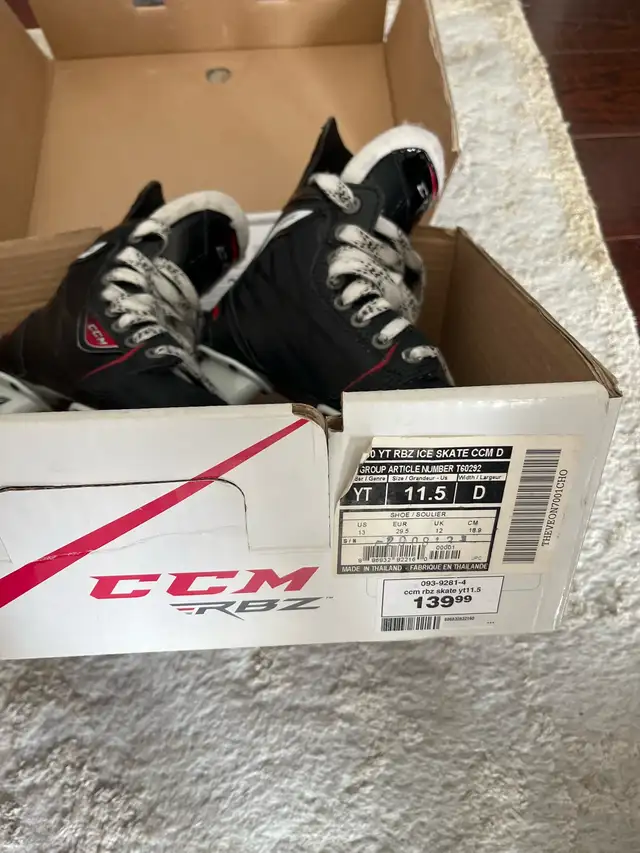 Youth hockey skates size 11.5 in Skates & Blades in Oakville / Halton Region - Image 4
