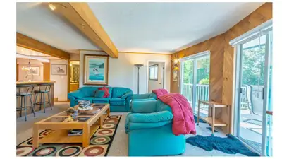 $2,500 / 2br – Bright 2-Bedroom Suite with Full Kitchen & Private Living Area This spacious lower-le...