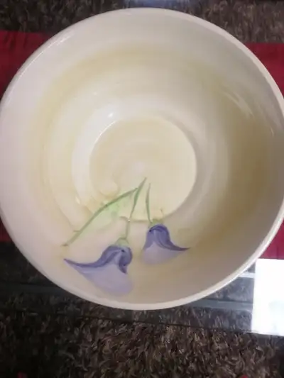 Large serving bowls $4 each, View more