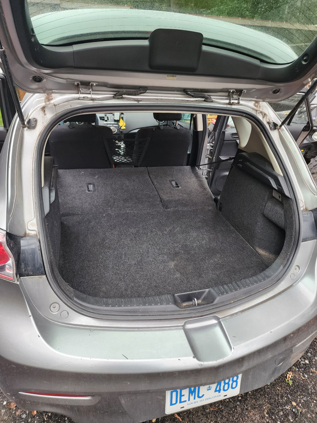 2010 Mazda hatchback 5-speed, excellent condition in Cars & Trucks in Kenora - Image 2