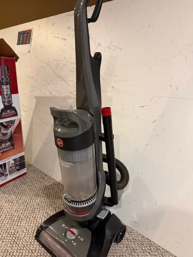 Hoover WindTunnel Vacuum in Vacuums in Winnipeg - Image 5