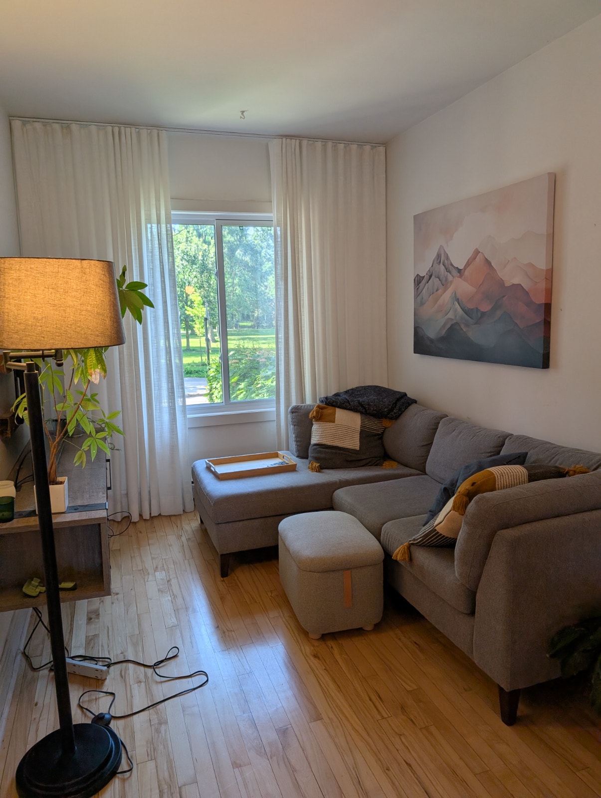 Appartement 4 1/2 dans Ahuntsic, très lumineux, rénové et meublé — photo 2