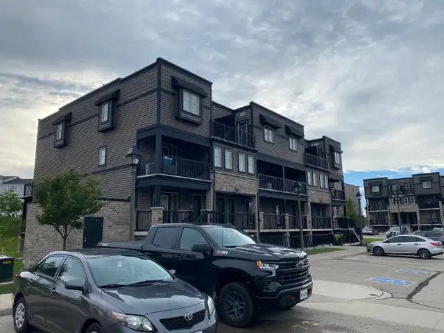 2 bedrooms/2 bathrooms stocked home/townhome