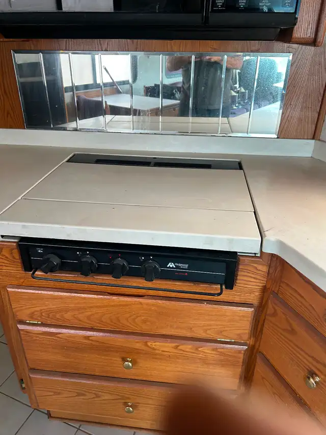 1998 Monaco Diplomat 38’ Diesel Class A Motorhome in RVs & Motorhomes in Lethbridge - Image 3