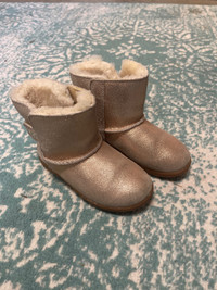 Uggs kids size 9