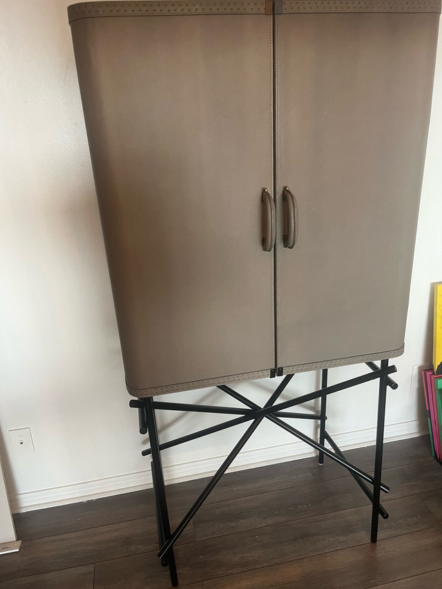 Bar Cabinet  dans Mobilier de salle à manger et cuisine  à Ville de Montréal - Image 4
