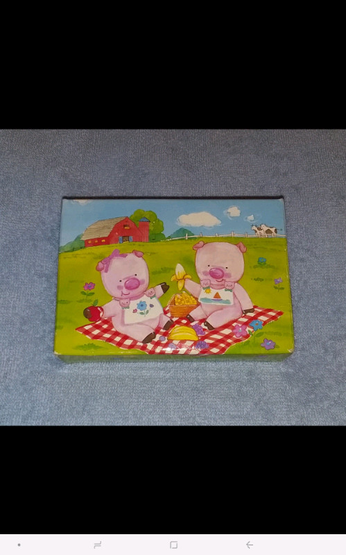 Vintage AVON Piggy Patrol Bib Holder Clip-Ons,Converts Napkin in Arts & Collectibles in Truro - Image 3