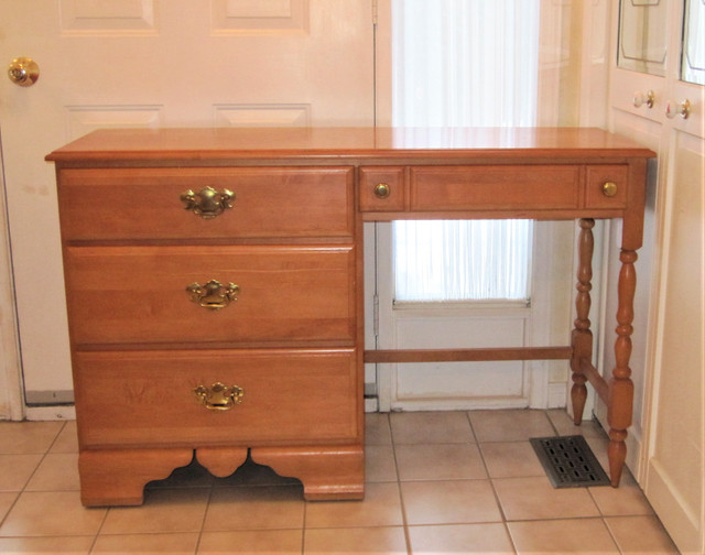 Solid Maple 4 Drawer Desk And Chair Made In Canada By Shermag in Desks in Markham / York Region - Image 3