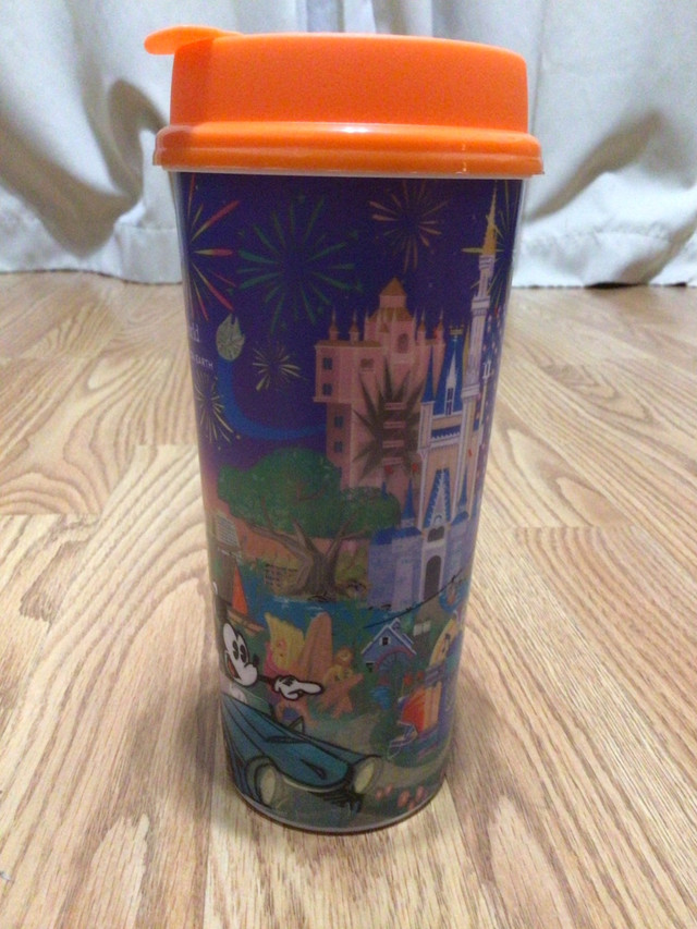 Gobelet / Tasse Disney Mug en plastique orange  dans Vaisselle et articles de cuisine  à Laval/Rive Nord - Image 3