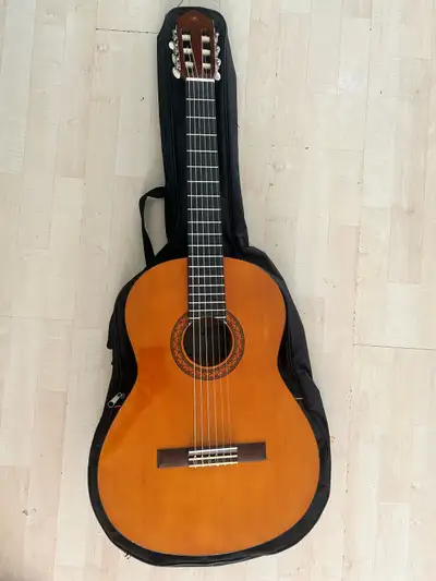 Yamaha C40 Classical Guitar & Case, View more