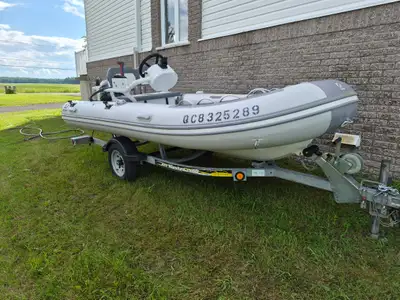 Zodiac 2022 Cadet RIB DL ALU 390 en parfaite condition, Console avec volant ainsi que GPS toit de to...