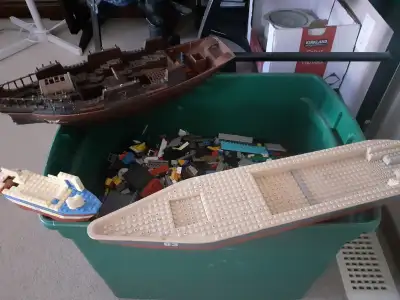 Lego Mega Bloks building toys with 20 Gallon plastic container over 20,000 loose pieces, a few mini...