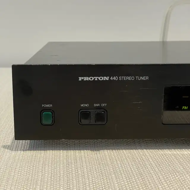 Proton 440 AM/FM Stereo Tuner in Stereo Systems & Home Theatre in Markham / York Region - Image 3
