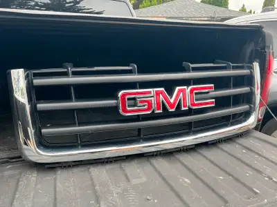 07-13 Sierra grille in like new condition I have another one that’s not as nice for $50 and a stainl...